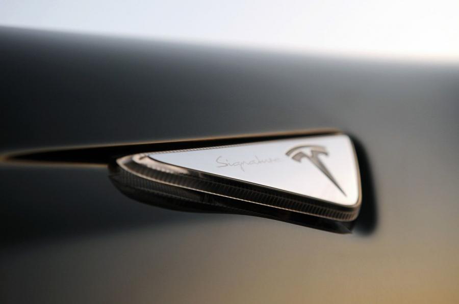 Детали экстерьера Tesla Model S 2012 года  (фото 60 из 88)